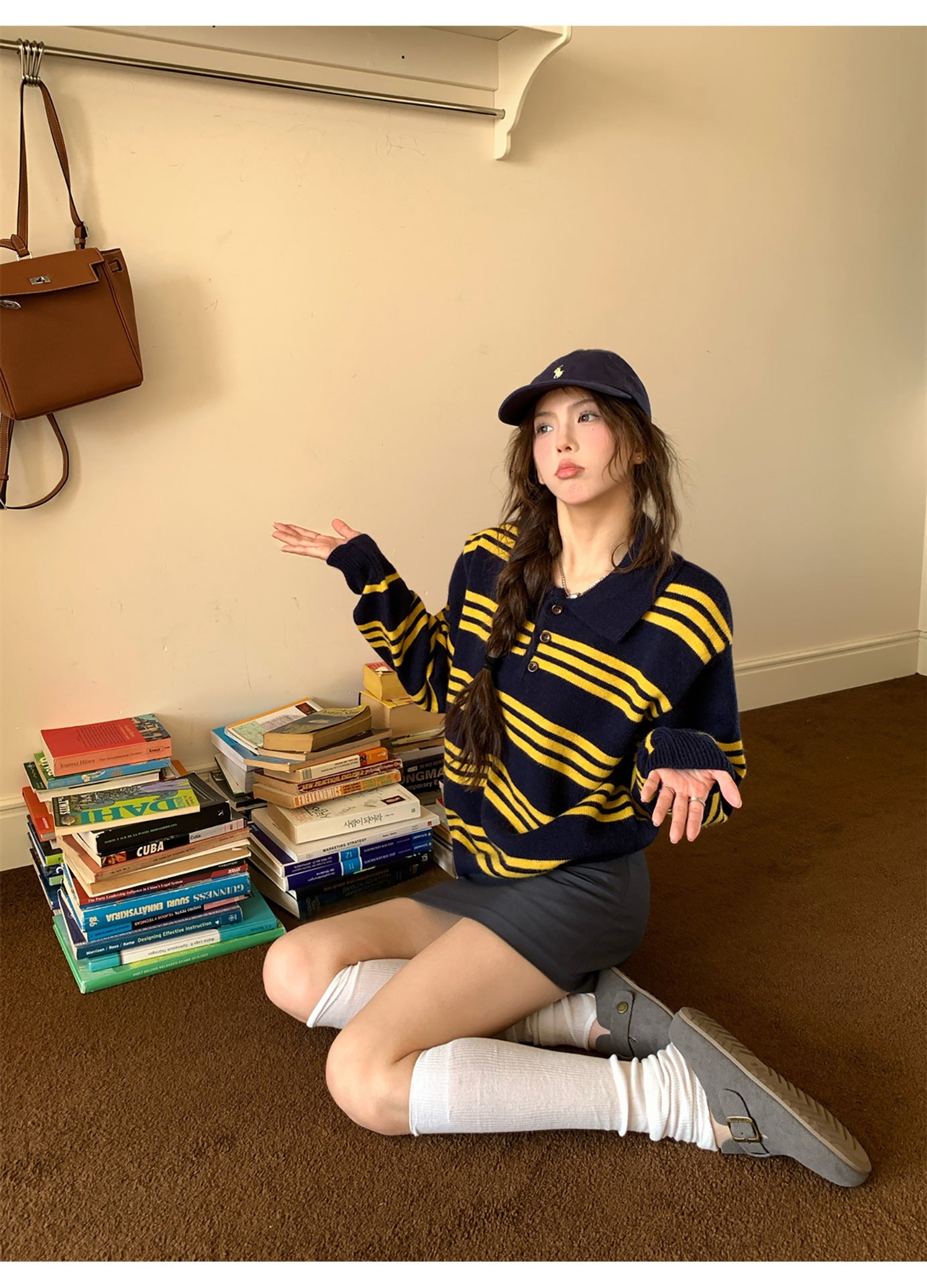 レディース トップス ニット プルオーバー ミドル丈 長袖 Vネック 襟付き 角襟 ストレート Iライン スマート ボタン 大人可愛い シンプル おしゃれ かっこいい こなれ感 個性的 主役級 存在感 抜け感 都会的 ベーシック ボーダー 夏 秋 ロングシーズン ママ ビジネス 学生 学校 デート お出かけ 旅行 女子会 重ね着 韓国 オルチャン 楽ちん 体型カバー 普段使い 着回し モテ トレンド 流行 インスタ映え S M L 黄色 イエロー ベーシックカラー 大人カラー