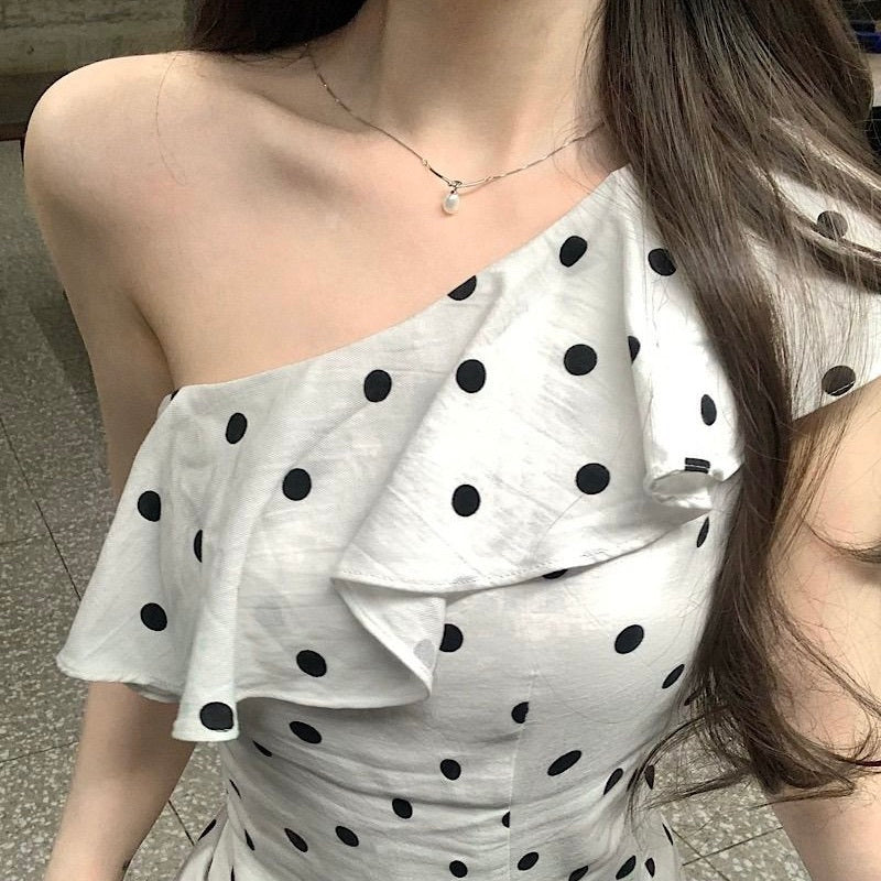 レディース トップス カットソー プルオーバー Tシャツ フリル袖 ワンショルダー タイト スリム 細身 フリル かわいい 大人可愛い シンプル おしゃれ こなれ感 ガーリー 抜け感 ラブリー キュート アクティブ ロマンティック ナチュラル ドット柄 水玉 夏 デート お出かけ イベント リゾート レストラン ビーチ 女子会 休日 バカンス ショッピング カフェ モノトーン ランチ 普段使い 着回し モテ 清楚 トレンド 流行 インスタ映え S M L XL 小さいサイズ 大きいサイズ 白 ホワイト