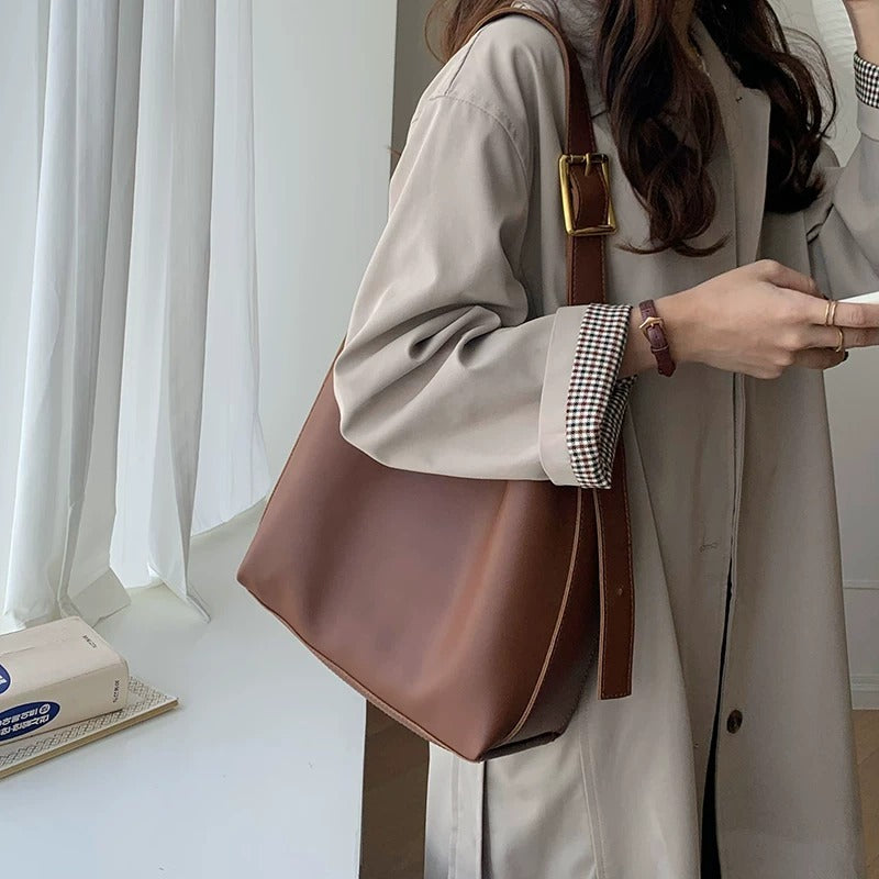 バッグ かばん 鞄 レディースバック トートバッグ 大容量 便利 軽量 通勤バッグ かわいい 大人可愛い きれいめ シンプル カジュアル 大人 上品 おしゃれ かっこいい レトロ 大人可愛い 大人女子 こなれ感 個性的 主役級 存在感 オールシーズン ベーシック ナチュラル エレガント 無地 レディース 女性用 ママ OL 通勤 オフィス 学生 通学 デート お出かけ 女子会 お泊まり 旅行 ランチ リゾート 休日 ショッピング イベント コンパ デイリー 普段使い トレンド モテ 高見え 高級感