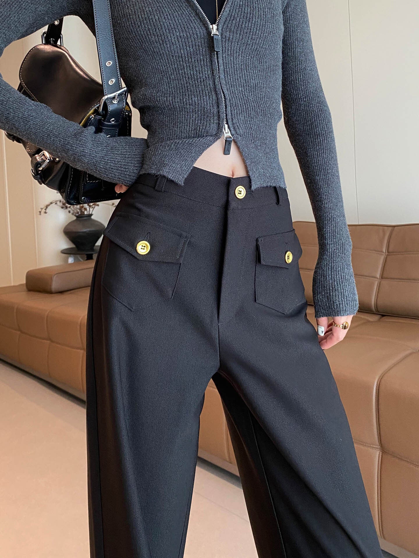 レディース パンツ ボトムス ワイドパンツ フルレングス スリム ストレート ポケット ハイウエスト ボタン 大人可愛い きれいめ シンプル カジュアル 上品 おしゃれ かっこいい こなれ感 ラフ ルーズ 個性的 クール モード系 存在感 都会的 ベーシック ワイルド シック 無地 春 秋 ロングシーズン 授業参観 ママ 通勤 学生 学校 デート お出かけ お泊まり イベント 旅行 女子会 休日 ホテル ショッピング 美脚 トレンド S M L XL ブラック ベーシックカラー 大人カラー