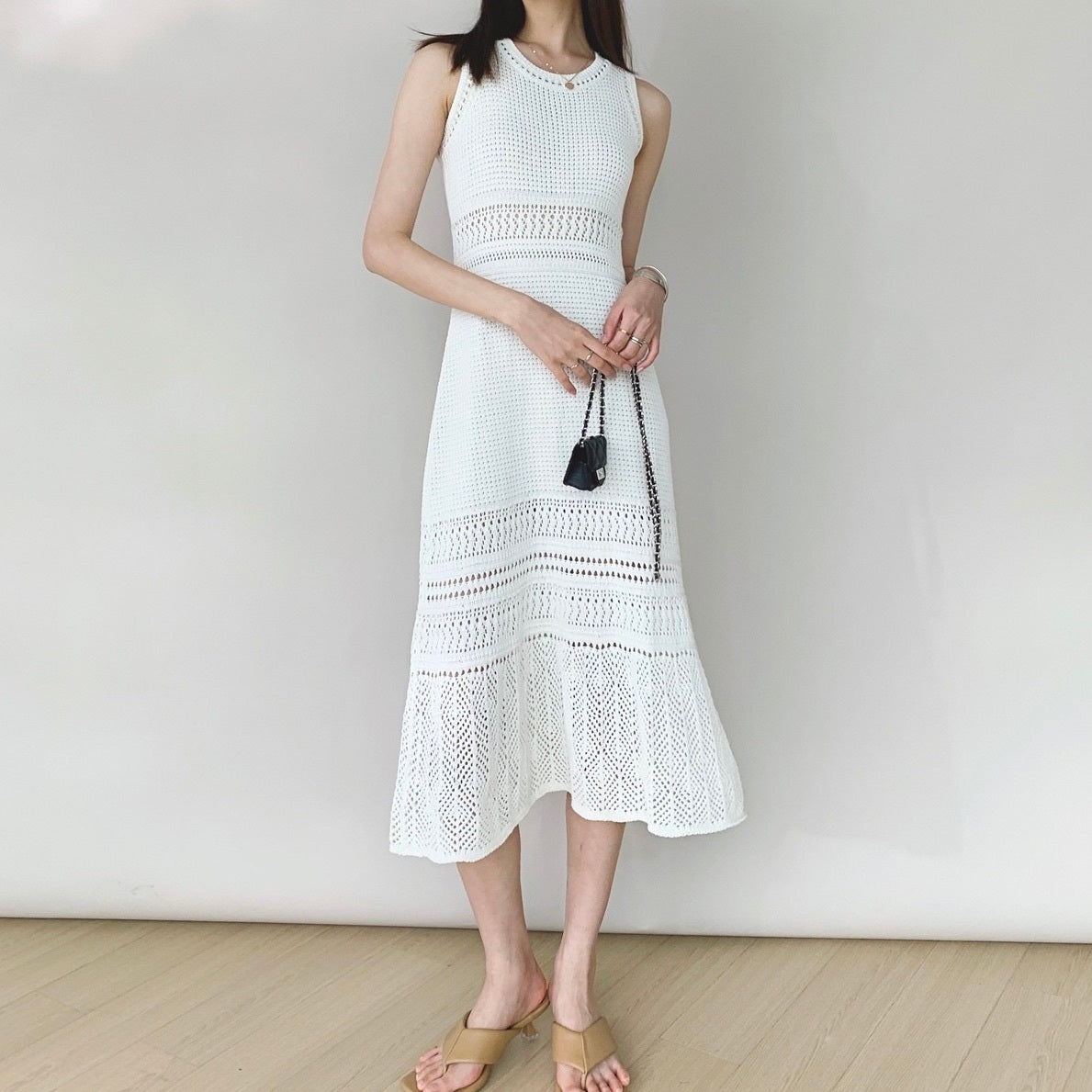 レディース ワンピース フレア ロング マキシ 袖なし ノースリーブ ラウンドネック フェミニン ハイウエスト 編み込み レースアップ 透け感 シースルー ヴィンテージ 透かし編み かわいい 大人可愛い きれいめ シンプル 上品 おしゃれ レトロ アジアン エキゾチック ガーリー 夏 デート お出かけ イベント リゾート 旅行 海 ビーチ 休日 バカンス 普段使い 着回し レイヤード 清楚 トレンド 流行 インスタ映え S M L XL 小さいサイズ 大きいサイズ 白 ホワイト 黒 ブラック 紫 パープル