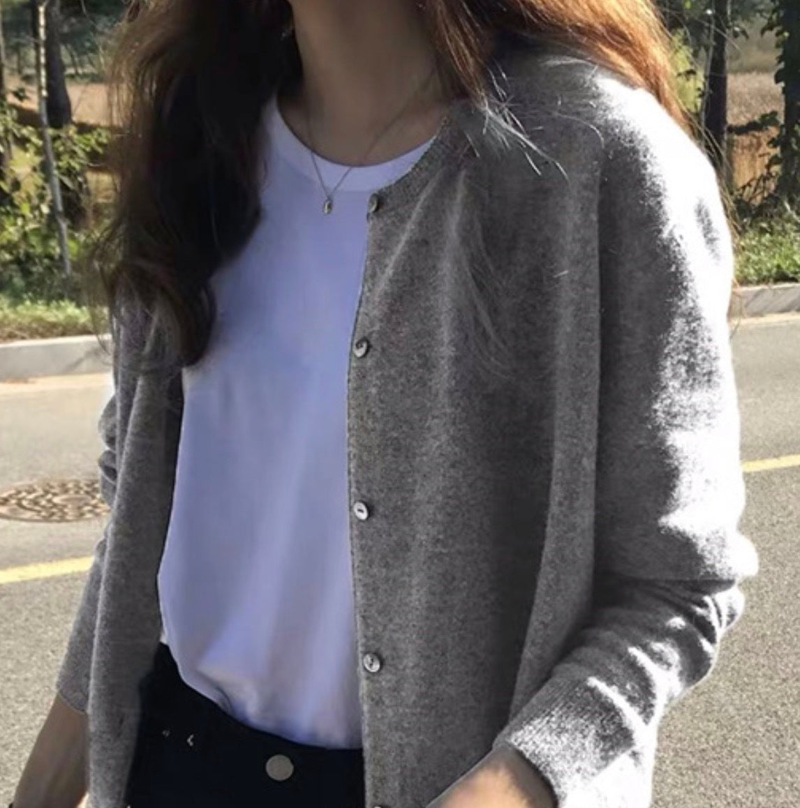 レディース トップス ニット カーディガン  デート 上着 ミディアム丈 袖あり 長袖 ラウンドネック クルーネック 襟なし フレア スマート 前開き ニット かわいい 大人可愛い きれいめ シンプル カジュアル 上品 おしゃれ お洒落 レトロ 大人女子 こなれ感 ラフ ラブリー キュート ガーリー 個性的 クール モード系 エレガント モダン 主役級 存在感 抜け感 お出かけ 女子会 休日 旅行 着回し 普段使い ファッション コーデ スタイル モテ 定番 トレンド インスタ映え 色展開