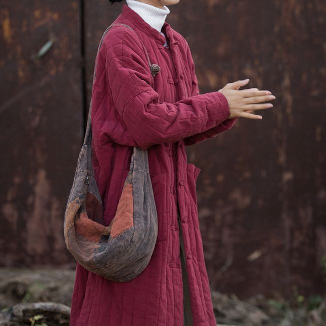レディース コート キルティングコート ロング 襟なし ノーカラー フェミニン 大人可愛い シンプル カジュアル おしゃれ レトロ こなれ感 ラフ エレガント 抜け感 キュート 都会的 ラグジュアリー ベーシック 無地 秋 冬 通勤 通学 デート お出かけ アウトドア リゾート 旅行 公園 女子会 休日 ショッピング カフェ ランチ 重ね着 韓国 オルチャン コーデ 楽ちん 防寒 体型カバー プチプラ 普段使い 着回し モテ トレンド 流行 インスタ映え 定番 フリーサイズ ブラック ワインレッド