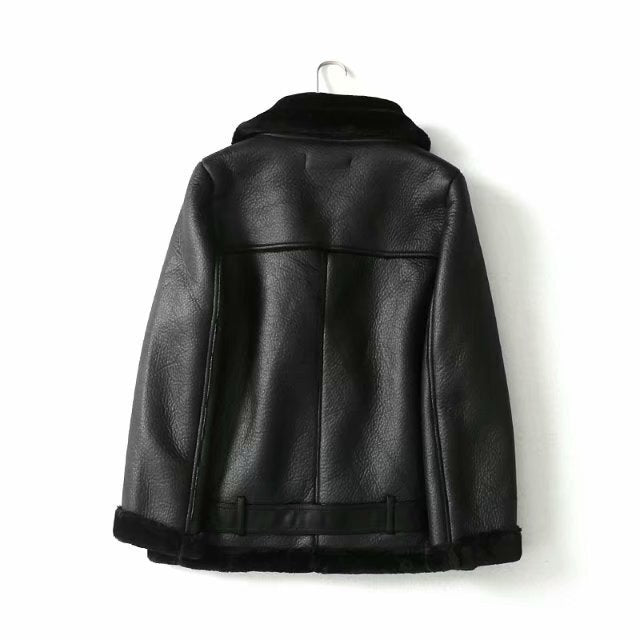 レディース ジャケット アウター 上着 裏起毛 前開き ミディアム レザージャケット ライダースジャケット 長袖 ドロップショルダー 襟付き スタンドカラー オーバーサイズ ファスナー ポケット フェイクレザー フェイクファー シンプル カジュアル おしゃれ かっこいい こなれ感 ラフ メンズライク クール 存在感 無地 秋 冬 ママ 学生 通学 デート お出かけ 旅行 公園 女子会 休日 ショッピング ライブ 防寒 普段使い 着回し XS S M L XL 小さいサイズ ゆったり 黒 茶色 ワインレッド
