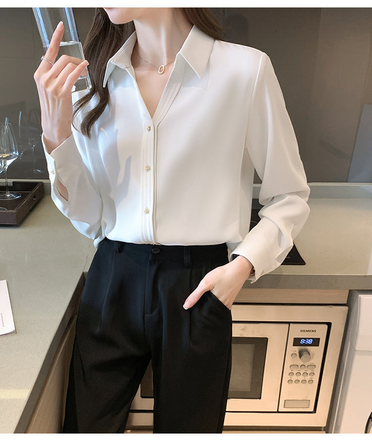レディース トップス シャツ ブラウス 長袖 Vネック 襟付き 角襟 スキッパー フェミニン 前開き ボタン コンサバ 大人可愛い きれいめ シンプル 上品 おしゃれ エレガント 都会的 無地 春 秋 授業参観 ママ オフィス ビジネス OL 通勤 学生 学校 通学 デート お出かけ 旅行 レストラン 女子会 休日 ホテル ショッピング カフェ 重ね着 普段使い 着回し S M L XL 2XL 大きいサイズ ゆったり 白 ホワイト 黒 ブラック 茶色 ブラウン ベーシックカラー
