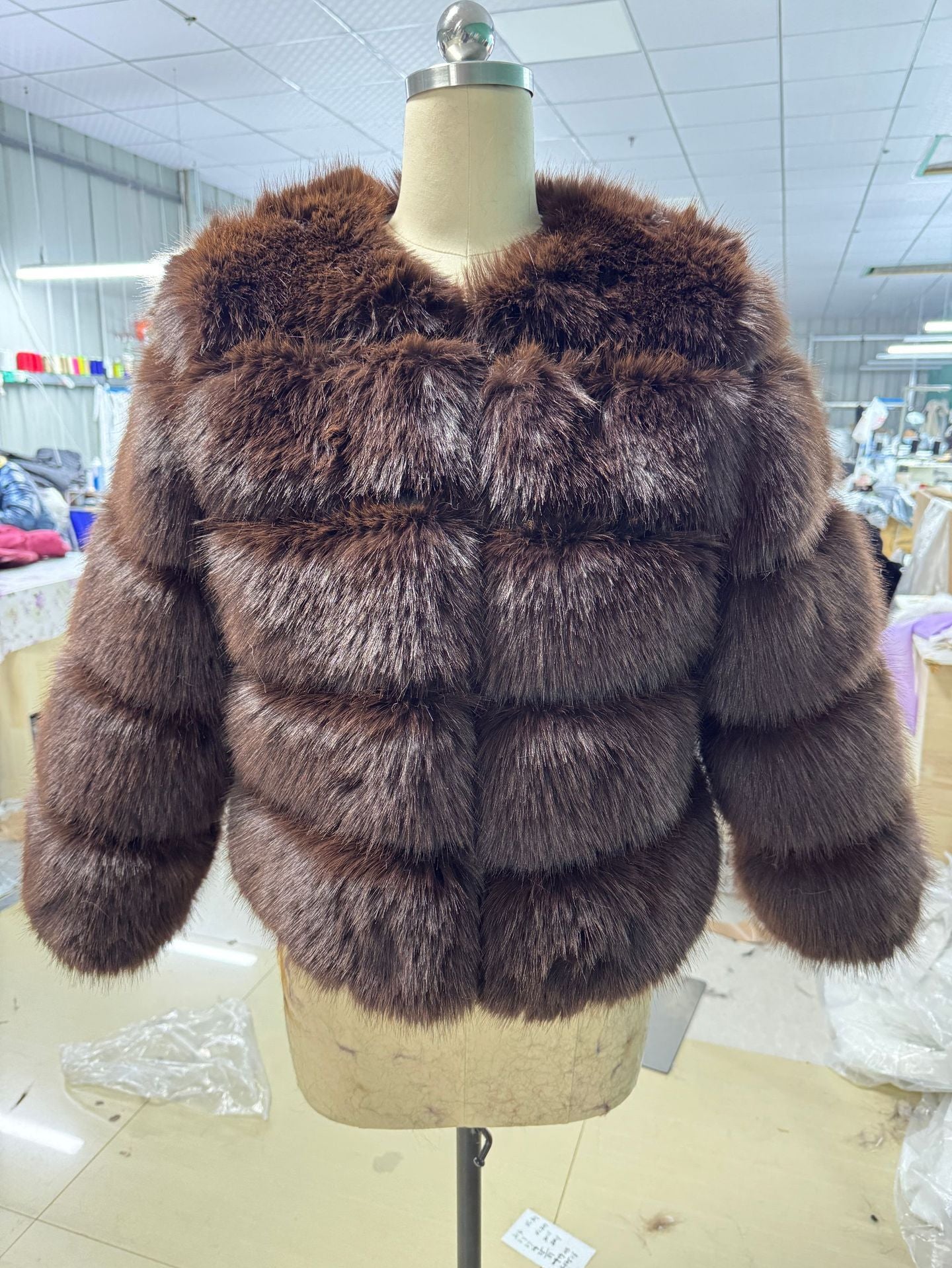 レディース コート アウター 上着 ノーカラージャケット 前開き ミディアム丈 長袖 ボリューム袖 ワイド フェイクファー 大人可愛い シンプル おしゃれ かっこいい こなれ感 クール 都会的 ラグジュアリー 無地 秋 冬 誕生日 クリスマス バレンタイン ママ デート お出かけ パーティー イベント 旅行 レストラン 女子会 休日 ホテル ショッピング 普段使い 着回し インスタ映え S M L XL 2XL 3XL ゆったり 白 黒 茶色 グレー 黄色 ワインレッド ロイヤルブルー パープル キャメル