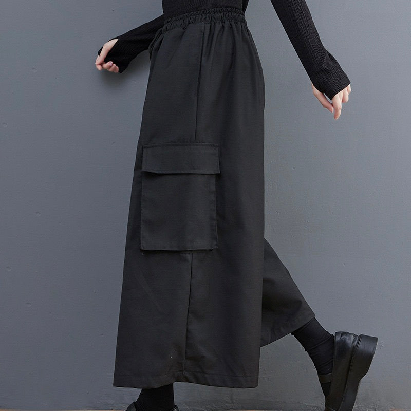 レディース パンツ ボトムス ロングパンツ ワイドパンツ カーゴパンツ アンクル丈 オーバーサイズ  ストリート ウエストリボン ポケット ハイウエスト ドロスト アメカジ かわいい 大人可愛い シンプル カジュアル おしゃれ こなれ感 ラフ メンズライク マニッシュ ボーイッシュ スポーティー 抜け感 ベーシック アメリカン アクティブ ナチュラル 無地 オールシーズン アウトドア キャンプ 楽ちん 体型カバー 美脚 脚長 普段使い 着回し 定番 ゆったり ゆる フリーサイズ ワンサイズ 黒 ブラック