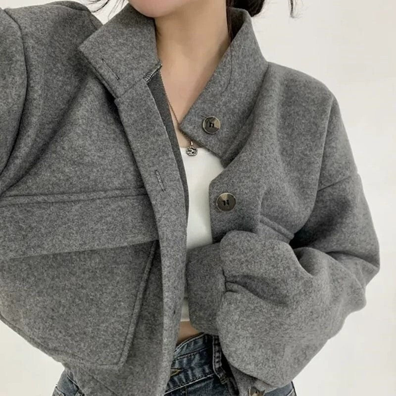 レディース ジャケット アウター 上着 羽織 前開き ショート ミドル丈 長袖 ドロップショルダー スタンドカラー ワイド オーバーサイズ ポケット ボタン アメカジ かわいい 大人可愛い シンプル カジュアル おしゃれ かっこいい こなれ感 ラフ 抜け感 ナチュラル 無地 秋 冬 ママ 通勤 学生 学校 通学 デート お出かけ 旅行 公園 女子会 休日 ショッピング お花見 カフェ 普段使い 着回し M L XL ゆったり ブラック ブラウン グレー ベージュ ベーシックカラー パープル