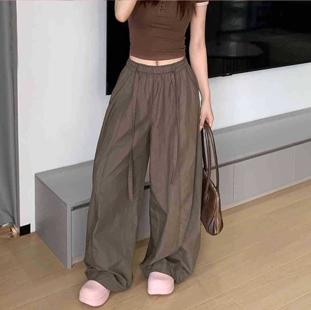 レディース パンツ ボトムス ワイドパンツ ロング ワイド 裾ワイド タック ポケット ハイウエスト 薄手 大人可愛い シンプル カジュアル おしゃれ かっこいい こなれ感 個性的 主役級 存在感 都会的 無地 春 夏 秋 冬 オールシーズン ロングシーズン ママ デート お出かけ 旅行 合コン 韓国 オルチャン 体型カバー 美脚 脚長 普段使い 着回し モテ 清楚 流行 インスタ映え 定番 S M L XL 大きいサイズ 茶色 ブラウン グレー オフホワイト ブルー