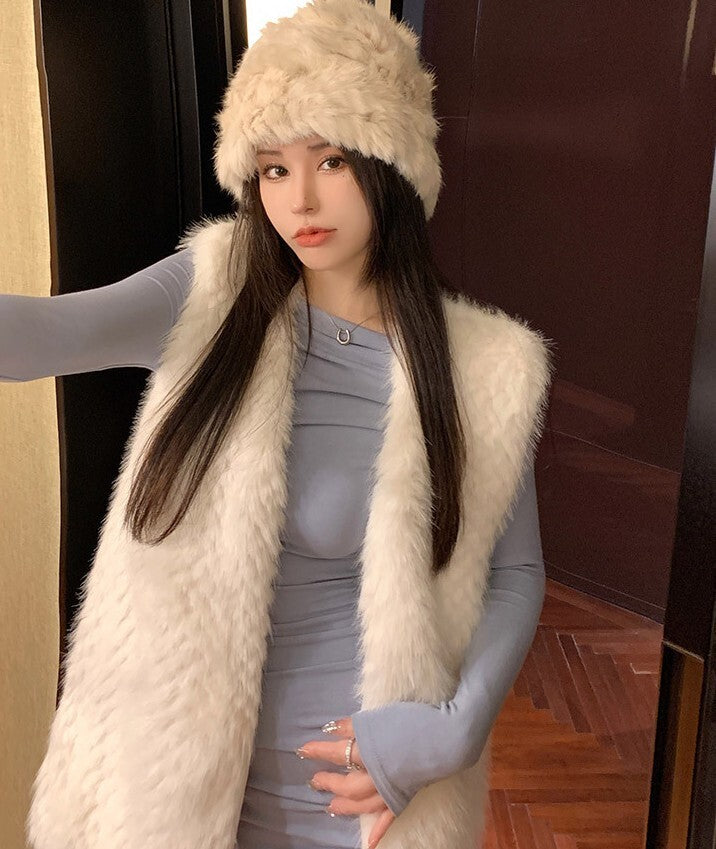 レディース ベスト 羽織 前開き ミディアム 袖なし ノースリーブ Vネック フェミニン フェイクファー かわいい 大人可愛い きれいめ シンプル 上品 おしゃれ こなれ感 存在感 キュート 都会的 ラグジュアリー 無地 秋 冬 誕生日 バレンタイン クリスマス ママ デート お出かけ パーティー イベント 旅行 レストラン 女子会 休日 ホテル ショッピング カフェ 普段使い 着回し ゆったり ゆる フリーサイズ グレー カーキ ベーシックカラー 大人カラー