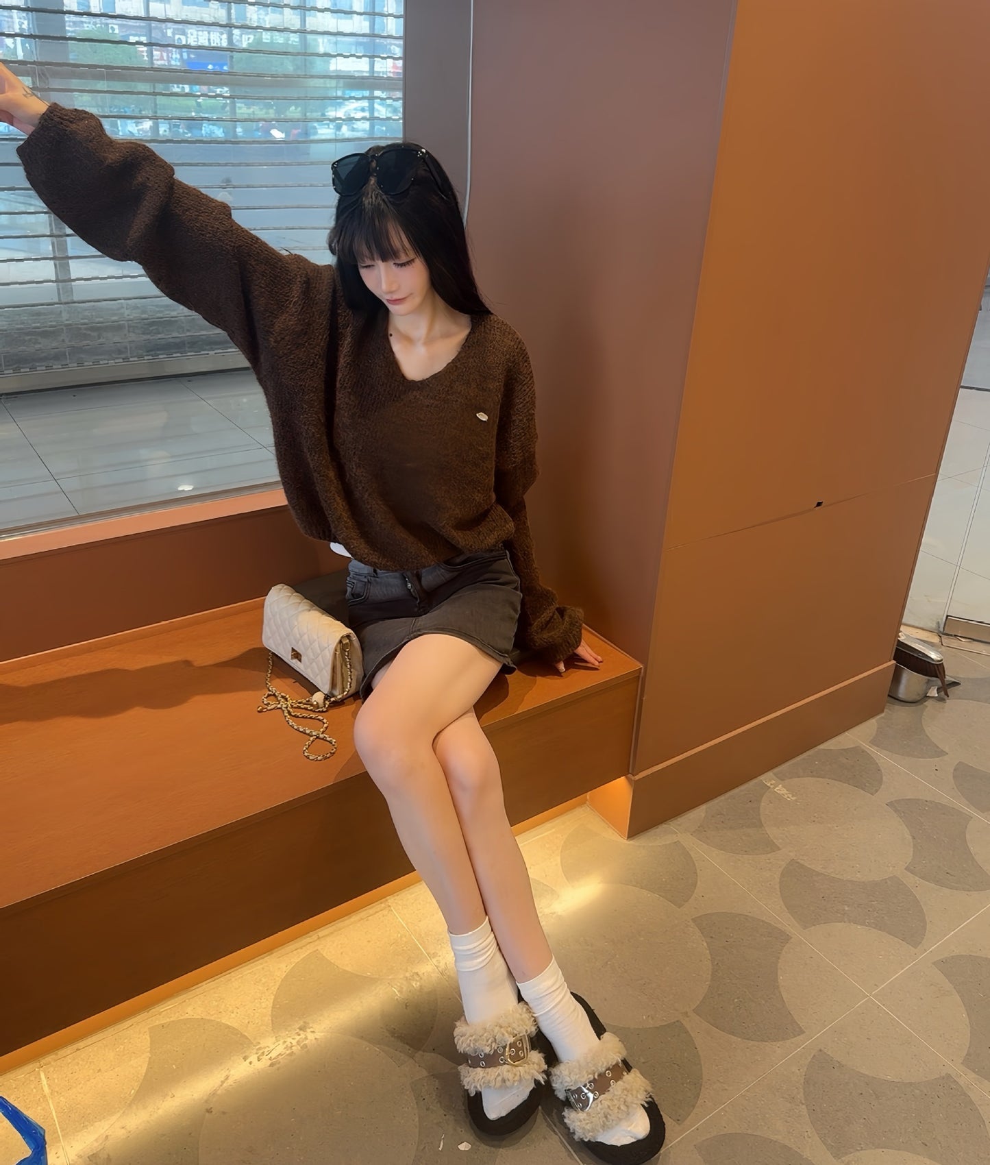 レディース トップス ニット セーター プルオーバー ミドル丈 長袖 ドロップショルダー Vネック ワイド 大人可愛い シンプル カジュアル おしゃれ かっこいい こなれ感 個性的 主役級 存在感 抜け感 ヴィンテージ 都会的 ベーシック 無地 秋 冬 ロングシーズン ママ オフィス ビジネス 通勤 デート お出かけ アウトドア 旅行 女子会 重ね着 韓国 オルチャン 楽ちん 暖かい 体型カバー 普段使い 着回し モテ トレンド 流行 インスタ映え ゆったり フリーサイズ レッド 春カラー