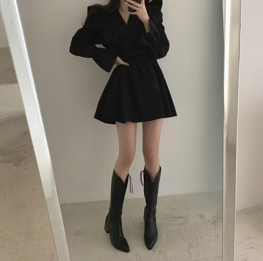 レディース ワンピース ミニ ショート 長袖 フリル袖 カシュクール フリルカラー フレア Aライン フェミニン フリル ウエストマーク ウエストリボン ハイウエスト かわいい 大人可愛い おしゃれ ガーリー エレガント ラブリー キュート ロリータ 都会的 ラグジュアリー クラシカル ロマンティック 無地 春 秋 デート お出かけ イベント レストラン 休日 美脚 脚長 清楚 トレンド 流行 インスタ映え S M L XL 2XL 小さいサイズ 大きいサイズ 白 ホワイト 黒 ブラック 茶色 ブラウン