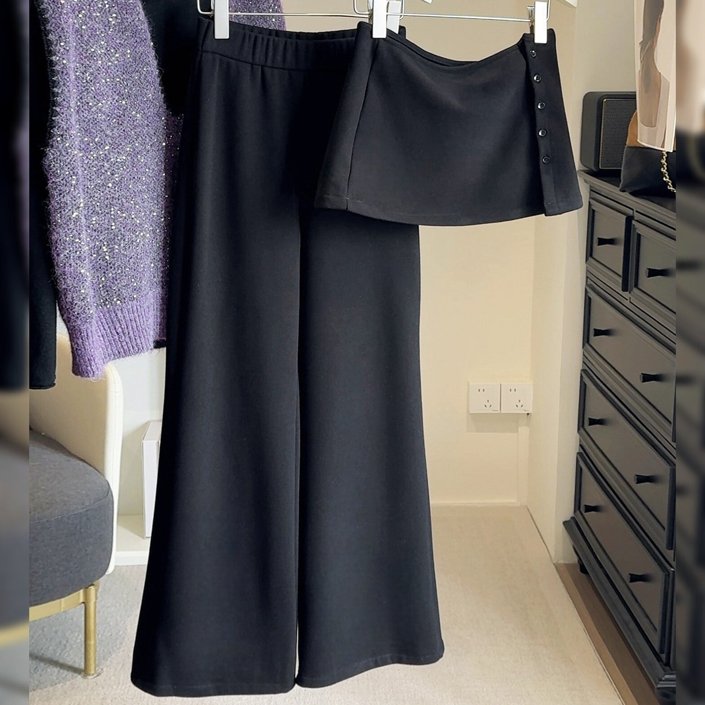 2点セット レディース パンツ ボトムス セットアップ フレア ロングパンツ 丈長 フルレングス ワイド 裾ワイド ウエストゴム 大人可愛い きれいめ シンプル カジュアル おしゃれ かっこいい メンズライク ルーズ 個性的 クール モード系 存在感 ワイルド 無地 春 秋 冬 ママ 通勤 学生 学校 通学 デート お出かけ お泊まり アウトドア キャンプ イベント 旅行 公園 女子会 休日 ショッピング ライブ お花見 カフェ 重ね着 体型カバー 美脚 脚長 トレンド M L XL 黒 ダークグレー