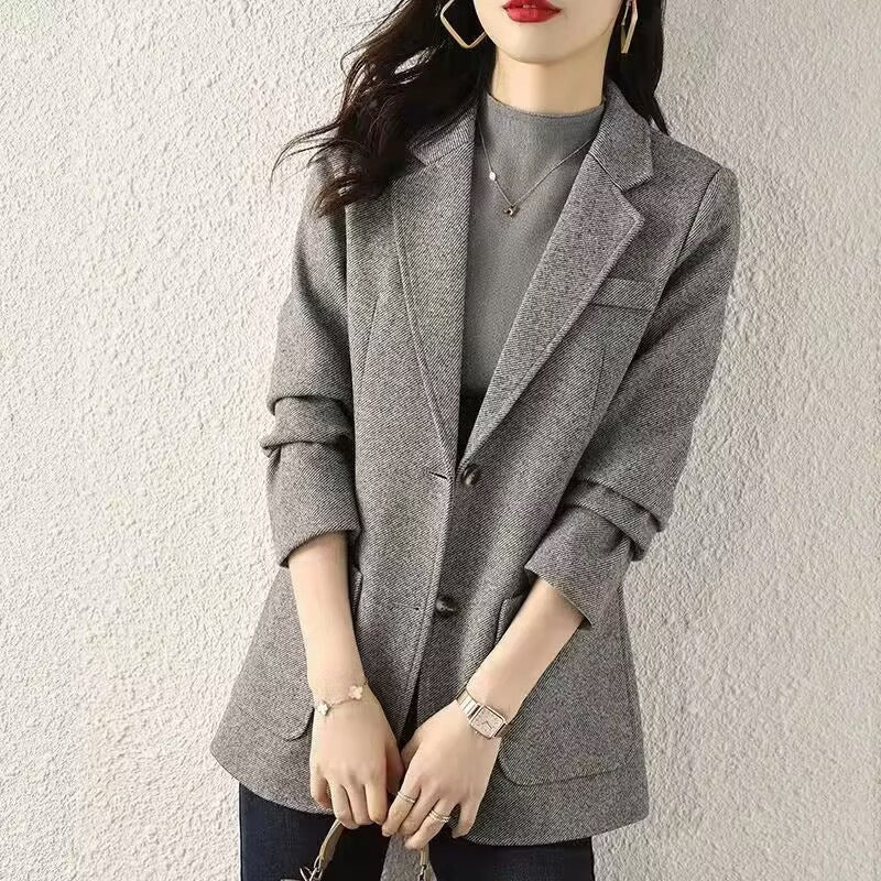 レディース トップス ジャケット 羽織 前開き テーラードジャケット ロング 長袖 Vネック 襟付き スリム ストレート Iライン 2way ボタン きれいめ 上品 おしゃれ こなれ感 個性的 クール エレガント 主役級 存在感 無地 秋 冬 謝恩会 ロングシーズン ママ オフィス ビジネス OL 通勤 デート お出かけ パーティー イベント 旅行 女子会 韓国 オルチャン 体型カバー 普段使い 着回し レイヤード インスタ映え S M L XL 2XL 3XL 大きいサイズ グレー