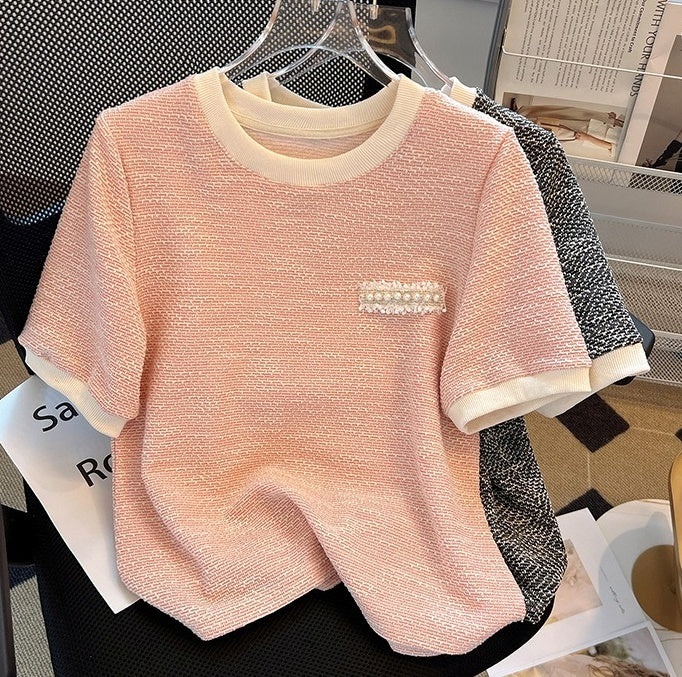 トップス カットソー 半袖 クルーネック プルオーバー フェイクパール ミディアム丈 かわいい 可愛い 大人可愛い きれいめ シンプル レトロ おしゃれ かっこいい カジュアル こなれ感 個性的 主役級 存在感 抜け感 春 夏 ベーシック ナチュラル エレガント キュート  無地 女性用 レディース ママ OL 通勤 オフィス 学生 通学 デート お出かけ 旅行 休日 アウトドア カフェ ショッピング 普段使い 会議 MTG ミーティング デイリー 着回し 重ね着 S M L XL トレンド モテ