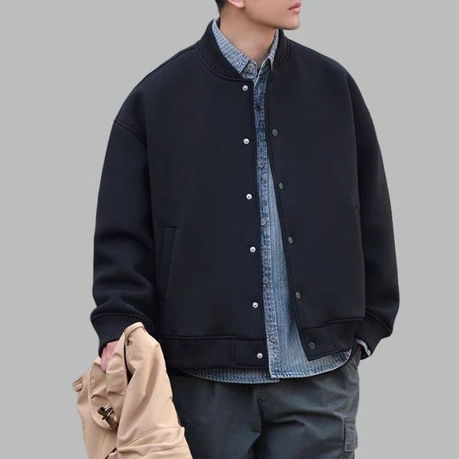 ユニセックス メンズ ジャケット ブルゾン アウター 上着 スタジャン ショート 長袖 ベースボールカラー ストリート ポケット ボタン ヴィンテージ アメカジ シンプル カジュアル かっこいい こなれ感 ラフ メンズライク ボーイッシュ スポーティー カレッジ風 アメリカン アクティブ 無地 春 秋 ペア 男女兼用 カップル 学生 通学 部活 デート お出かけ 公園 休日 ショッピング お揃い 楽ちん 暖かい 普段使い 着回し 定番 S M L XL ゆったり ブラック ライトグレー ダークグレー