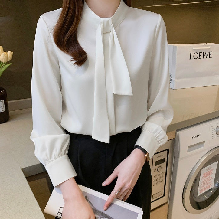 レディース トップス シャツ ブラウス 長袖 Vネック 襟付き 角襟 ボウタイ りぼんタイ フェミニン きれいめ シンプル 上品 おしゃれ こなれ感 ガーリー エレガント フォーマル キュート クラシカル ベーシック ロマンティック ナチュラル 無地 春 秋 二次会 ロングシーズン 冠婚葬祭 母の日 授業参観 大会 会議 MTG ミーティング プレゼン オフィス ビジネス OL 通勤 お出かけ ホテル 定番 S M L XL 2XL 小さいサイズ 大きいサイズ 白 ホワイト ベージュ 水色 ライトブルー