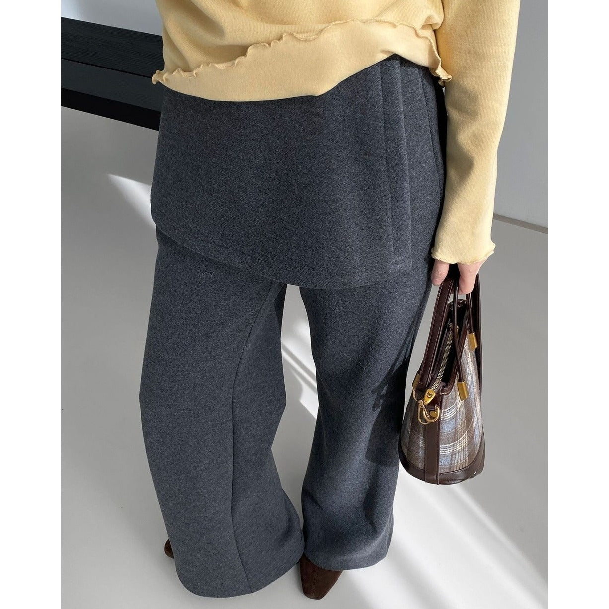スカートレイヤード レディース パンツ ボトムス ロングパンツ ワイドパンツ フレア 切り替え ドッキング ハイウエスト 裏起毛 きれいめ シンプル カジュアル おしゃれ こなれ感 ラフ 抜け感 無地 秋 冬 ママ デート お出かけ アウトドア イベント 旅行 女子会 休日 ショッピング ライブ カフェ モノトーン 防寒 体型カバー 脚長 普段使い 着回し S M L 黒 ブラック ダークグレー グレー ベーシックカラー 大人カラー