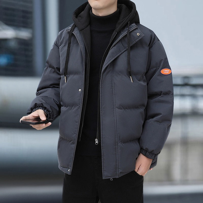 アウター ジャケット 長袖 フード付き 前開き ファスナー 中綿 重ね着風 フェイクツーピース シンプル レトロ おしゃれ かっこいい カッコイイ 格好いい カジュアル こなれ感 個性的 主役級 存在感 レトロ ラフ ルーズ 抜け感 冬 ベーシック ナチュラル クール スポーティー 無地 男性用 メンズ サラリーマン パパ 学生 通学 デート お出かけ 旅行 休日 アウトドア カフェ ショッピング 普段使い デイリー 着回し 重ね着 M L XL 2XL 3XL 4XL 5XL 暖かい トレンド