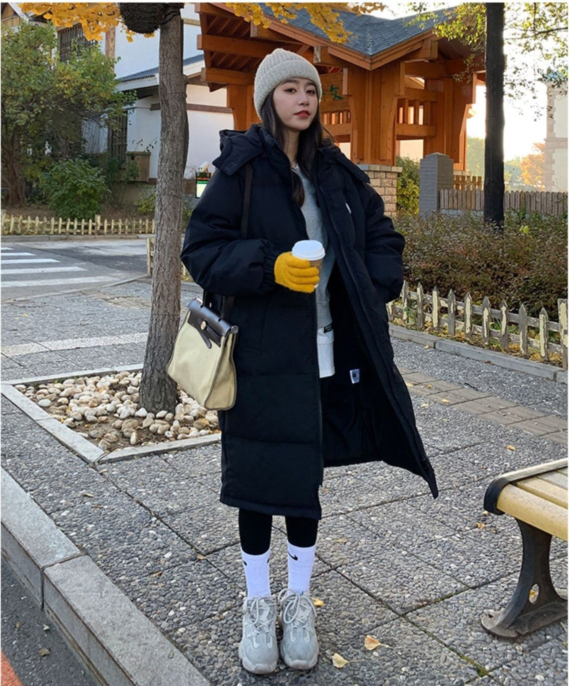 レディース ダウン アウター 上着 羽織 ロング 長袖 ハイネック フード ストレート Iライン ファスナー ポケット 前開き 大人可愛い シンプル おしゃれ 個性的 主役級 存在感 無地 秋 冬 ロングシーズン ママ オフィス ビジネス OL 通勤 デート お出かけ 旅行 公園 合コン 重ね着 韓国 オルチャン 暖かい 防寒 体型カバー 美脚 脚長 普段使い 着回し レイヤード モテ 清楚 トレンド 流行 インスタ映え S M L XL 大きいサイズ 白 ホワイト 黒 ブラック