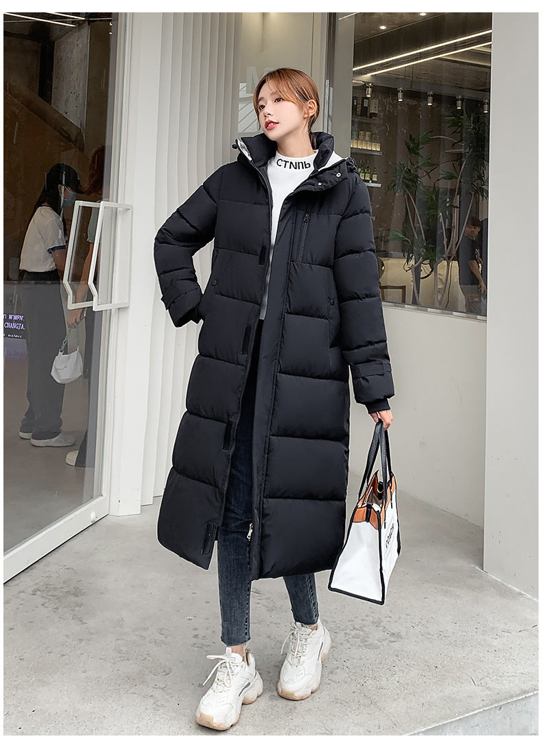 レディース コート アウター 上着 ロングコート ダウンコート 膝下 ロング 長袖 ハイネック フード ストレート Iライン ファスナー ポケット 大人可愛い シンプル おしゃれ こなれ感 ラフ 個性的 主役級 存在感 抜け感 都会的 無地 秋 冬 ロングシーズン ママ 通勤 通学 部活 デート 旅行 公園 重ね着 韓国 オルチャン 楽ちん 暖かい 防寒 体型カバー 普段使い 着回し レイヤード インスタ映え M L XL 3XL 大きいサイズ 白 ホワイト 黒 ブラック