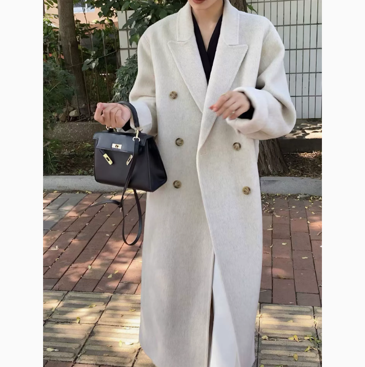 レディース コート アウター 上着 ロングコート ダブルボタン ロング 長袖 Vネック Iライン かわいい 大人可愛い きれいめ シンプル カジュアル 上品 おしゃれ こなれ感 モード系 主役級 存在感 抜け感 都会的 無地 秋 冬 通勤 デート お出かけ お泊まり パーティー イベント リゾート 旅行 レストラン 女子会 休日 バカンス ホテル ショッピング カフェ 暖かい 防寒 体型カバー 普段使い S M 白 ホワイト 黒 ブラック 茶色 ブラウン グレー