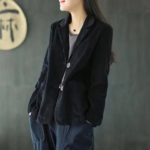 レディース トップス ジャケット 上着 羽織 ミディアム 長袖 襟付き ポケット 前開き ボタン 大人可愛い きれいめ シンプル カジュアル 上品 おしゃれ かっこいい レトロ こなれ感 モード系 存在感 無地 春 秋 冬 ロングシーズン ママ 通勤 学生 学校 通学 デート お出かけ お泊まり イベント 旅行 レストラン 女子会 休日 ホテル ショッピング お花見 カフェ 重ね着 流行 M L XL 2XL 3XL 4XL 大きいサイズ 黒 紫 オレンジ 大人カラー 秋カラー