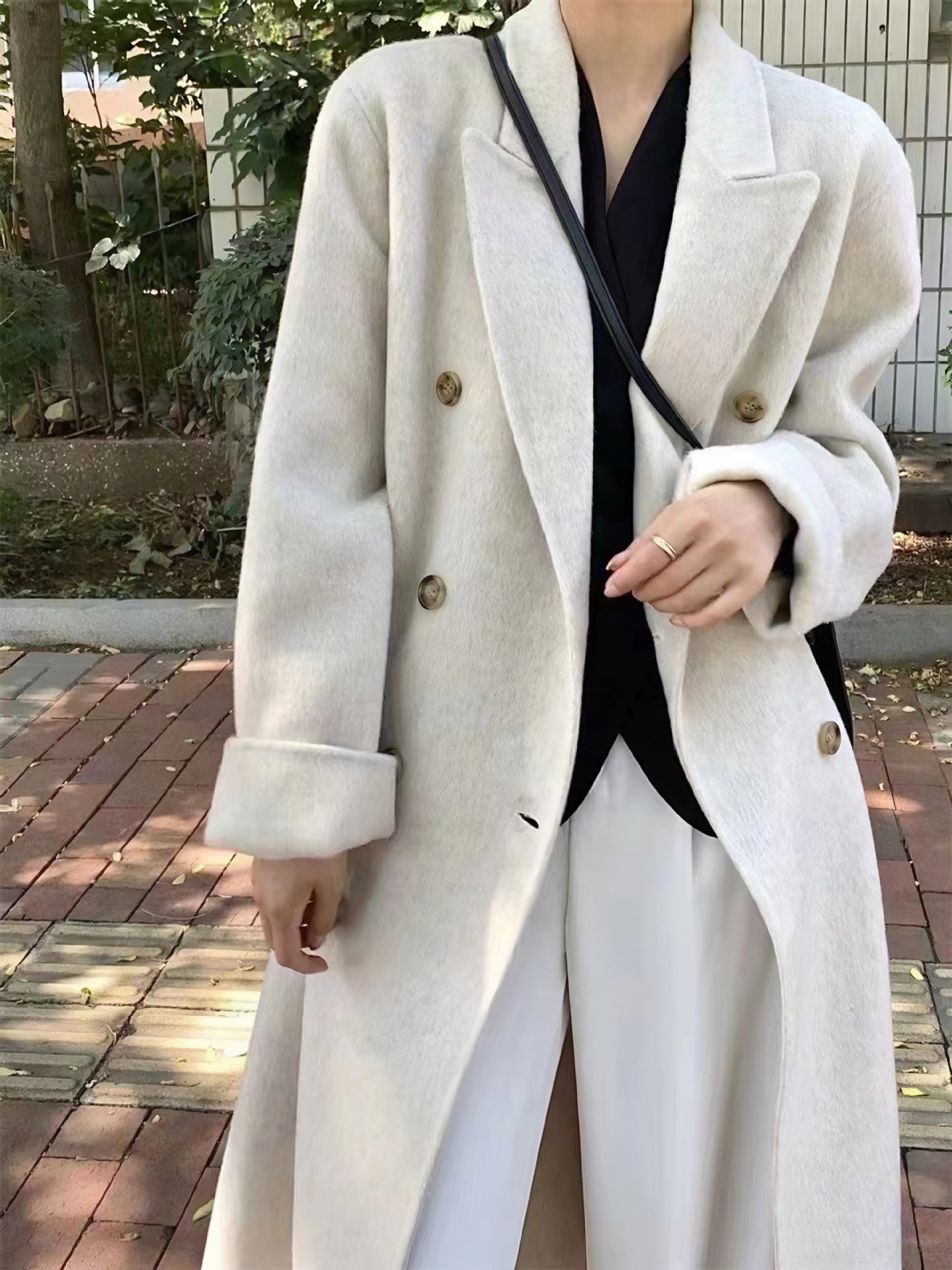レディース コート アウター 上着 ロングコート ダブルボタン ロング 長袖 Vネック Iライン かわいい 大人可愛い きれいめ シンプル カジュアル 上品 おしゃれ こなれ感 モード系 主役級 存在感 抜け感 都会的 無地 秋 冬 通勤 デート お出かけ お泊まり パーティー イベント リゾート 旅行 レストラン 女子会 休日 バカンス ホテル ショッピング カフェ 暖かい 防寒 体型カバー 普段使い S M 白 ホワイト 黒 ブラック 茶色 ブラウン グレー