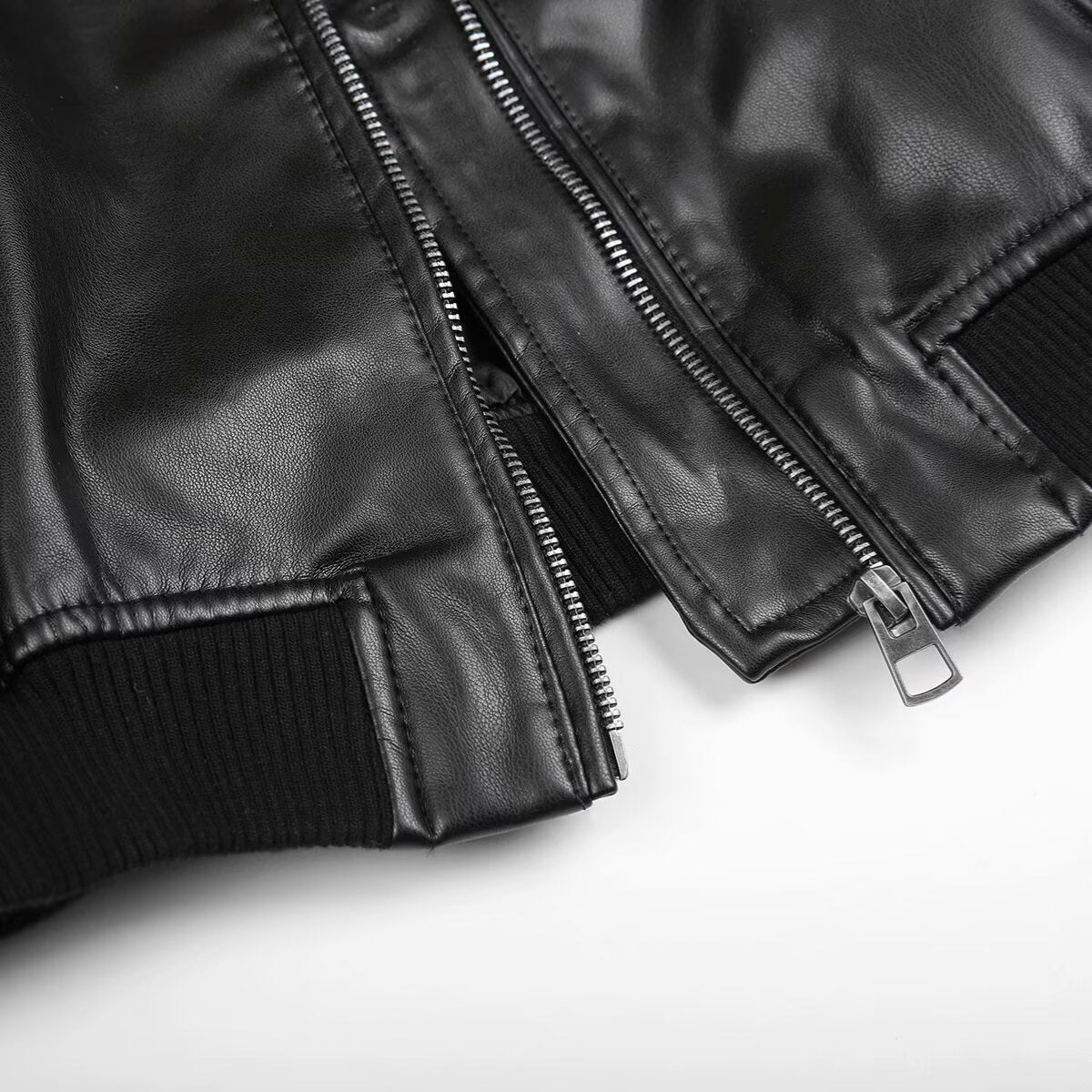 レディース ジャケット アウター 上着 レザージャケット ショート 長袖 Vネック スリム 細身 ポケット 前開き ボタン レザー フェイクレザー 大人可愛い きれいめ シンプル カジュアル おしゃれ かっこいい こなれ感 個性的 主役級 存在感 都会的 無地 春 秋 ロングシーズン ママ デート お出かけ 旅行 合コン 韓国 オルチャン 普段使い 着回し モテ 清楚 トレンド インスタ映え 定番 XS S M L 小さいサイズ 黒 ブラック 茶色 ブラウン