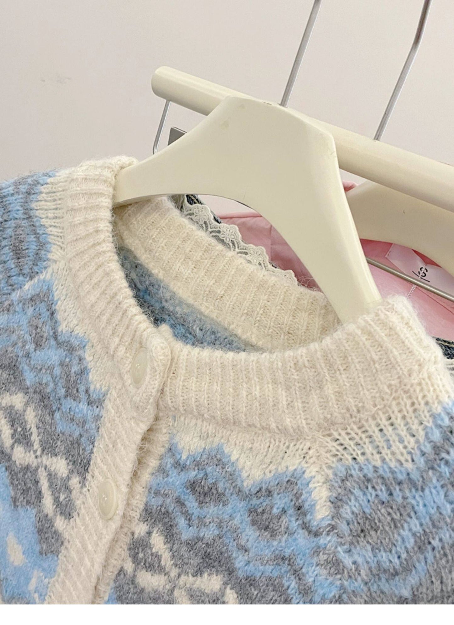 レディース トップス ニット カーディガン ロング 長袖 萌袖 ラウンドネック フード ポケット 前開き ボタン 薄手 大人可愛い おしゃれ かっこいい こなれ感 ラフ 個性的 主役級 存在感 秋 冬 ロングシーズン ママ オフィス ビジネス OL 通勤 デート お出かけ 旅行 ジム 公園 女子会 合コン 重ね着 韓国 オルチャン コーデ 楽ちん 暖かい 体型カバー 普段使い 着回し レイヤード 流行 インスタ映え ゆったり ゆる フリーサイズ グレー オフホワイト