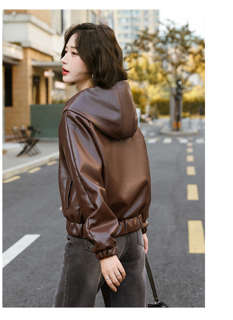 レディース トップス ジャケット 羽織 前開き レザージャケット ショート 長袖 フード スリム ストレート Iライン ファスナー ポケット 2way レザー フェイクレザー きれいめ 上品 おしゃれ こなれ感 個性的 クール エレガント 主役級 存在感 無地 春 秋 謝恩会 ロングシーズン ママ 通勤 デート お出かけ パーティー イベント 旅行 女子会 韓国 オルチャン 体型カバー 普段使い レイヤード インスタ映え M L XL 2XL 3XL 4XL 大きいサイズ 黒 ブラック 茶色 ブラウン