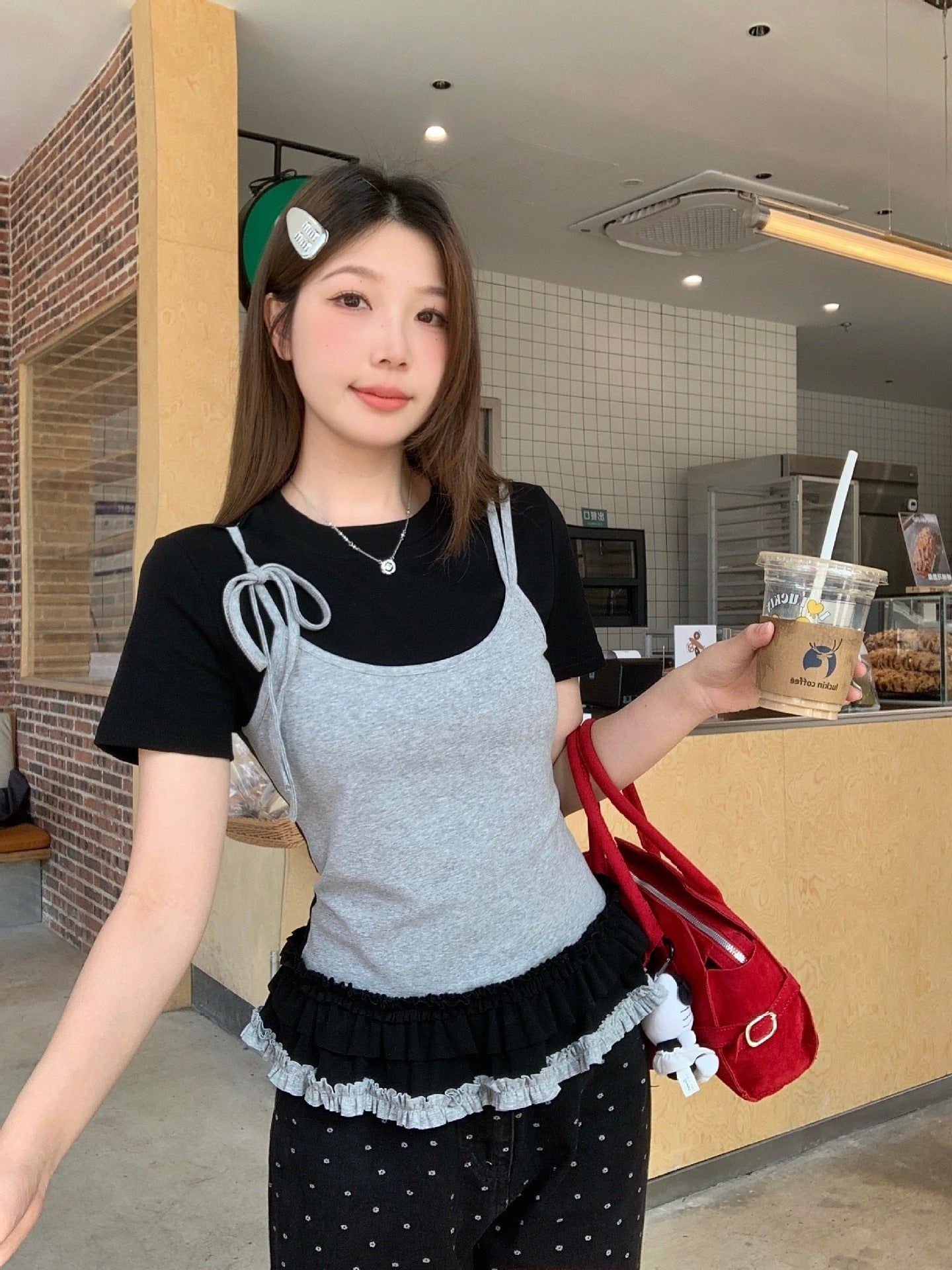 レディース トップス キャミソール アンサンブル ショート 袖なし ノースリーブ 半袖 ラウンドネック スリム スマート リボン 切り替えデザイン 薄手 大人可愛い おしゃれ こなれ感 個性的 主役級 存在感 抜け感 都会的 無地 春 夏 ロングシーズン ママ デート お出かけ 旅行 公園 合コン 重ね着 韓国 オルチャン 暖かい 防寒 体型カバー 普段使い 着回し レイヤード モテ 清楚 トレンド 流行 インスタ映え 定番 S M L XL 白 ホワイト 黒 ブラック アプリコット