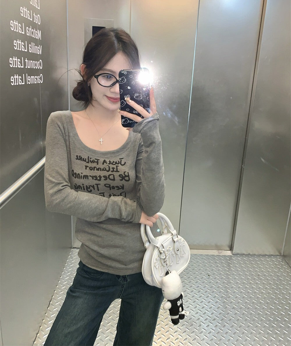 レディース トップス ロンT シャツ カットソー インナー 長袖 萌袖 Uネック ラウンドネック タイト スリム 細身 ストリート 伸縮性 アメカジ シンプル カジュアル おしゃれ こなれ感 ラフ 抜け感 無地 ロゴ 英字 春 夏 秋 冬 学生 通学 お出かけ イベント 公園 休日 ショッピング ライブ フェス モノトーン 韓国 オルチャン コーデ 楽ちん 普段使い 着回し 定番 S M L XL グレー ベーシックカラー 大人カラー