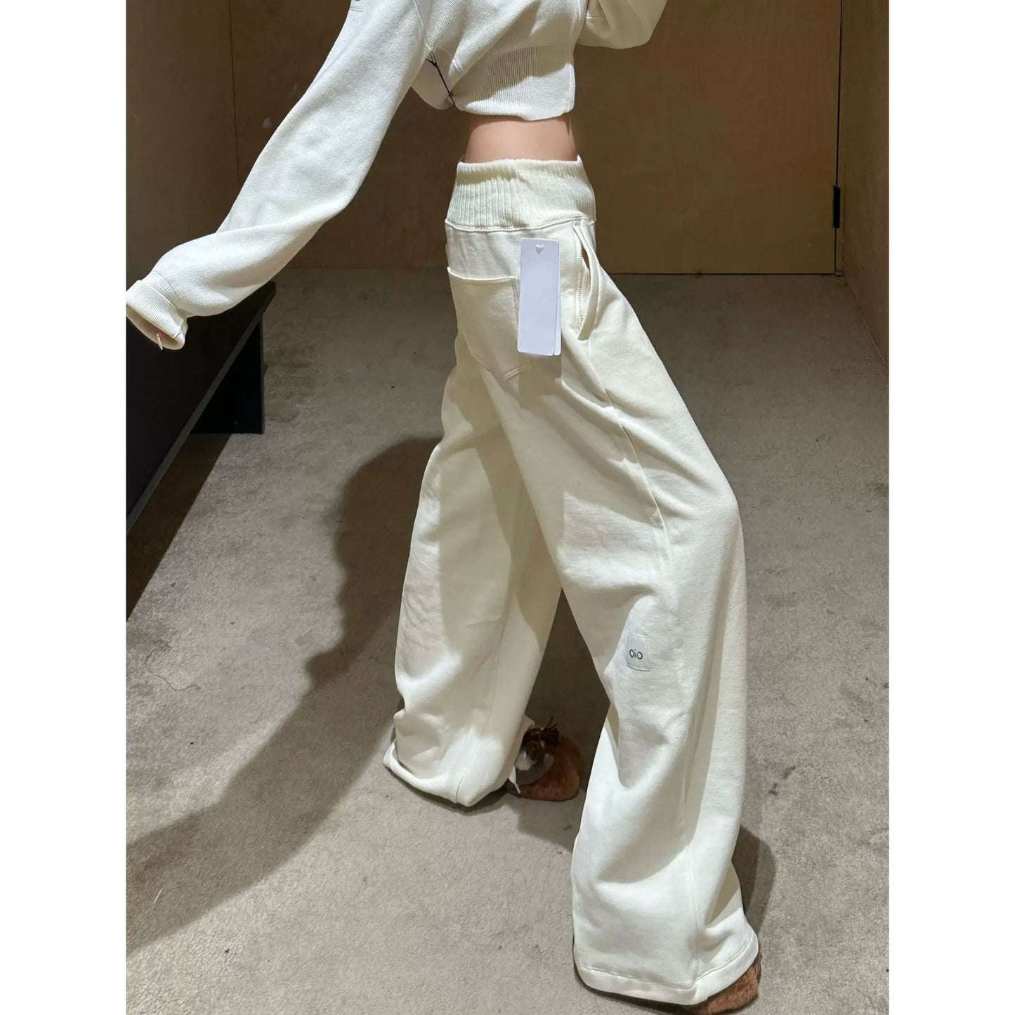 レディース パンツ ボトムス スウェット 部屋着 ストレートパンツ ロングパンツ ワイドパンツ スウェットパンツ ロング マキシ フルレングス ワイド スリム ストレート ドレープ オーバーサイズ  ストリート ポケット ハイウエスト リブ ウエストゴム コットン シンプル カジュアル こなれ感 ラフ ルーズ 無地 タグ 春 秋 冬 ロングシーズン 10代 20代 30代 40代 お出かけ 公園 休日 ショッピング 韓国 コーデ 楽ちん 体型カバー 普段使い S M L XL ブラック 紫 オフホワイト