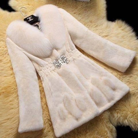 レディース コート アウター 上着 ファー 前開き ショート 長袖 Vネック Aライン リボン ウエストマーク ふわふわ 前開き ファー かわいい 大人可愛い きれいめ シンプル カジュアル 上品 おしゃれ モード系 主役級 都会的 無地 秋 冬 通勤 デート お出かけ お泊まり イベント 旅行 レストラン 女子会 休日 ショッピング カフェ コーデ 楽ちん 暖かい 防寒 体型カバー 普段使い 清楚 S M L XL 2XL 白 ホワイト 黒 ブラック