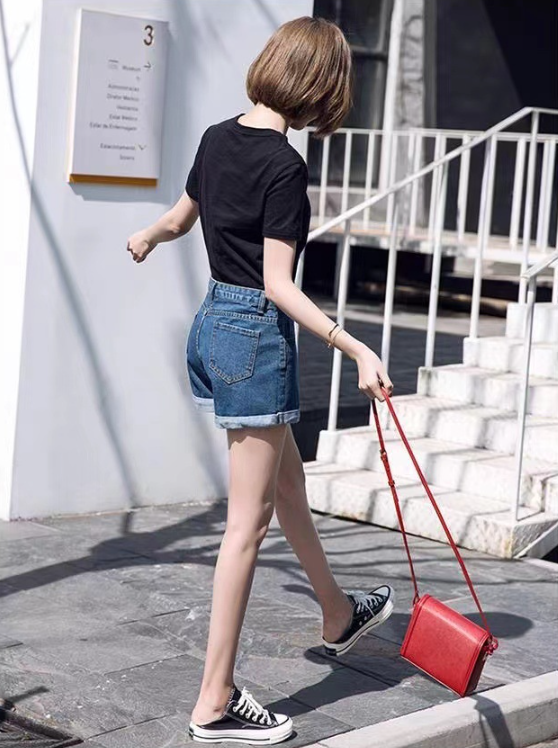 レディース パンツ デニム ショートパンツ デニムパンツ ショート Aライン ポケット ハイウエスト ブルーデニム かわいい シンプル カジュアル おしゃれ スポーティー ガーリー カレッジ風 学生風 アクティブ 無地 春 夏 学生 学校 通学 デート お出かけ アウトドア キャンプ イベント リゾート 旅行 海 プール ビーチ 公園 休日 バカンス ショッピング 脚長 普段使い 着回し ロールアップ モテ 流行 定番 S M L XL 2XL 3XL 大きいサイズ 白 黒 ブルー ライトブルー
