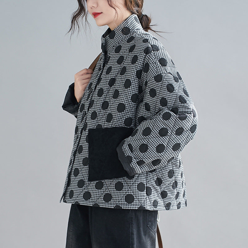 レディース ジャケット アウター 上着 長袖 ハイネック ワイド ストレート Iライン ポケット 前開き ボタン キルティング 大人可愛い きれいめ シンプル おしゃれ こなれ感 個性的 主役級 存在感 都会的 ドット柄 水玉 秋 冬 入学式 謝恩会 結婚式 二次会 ロングシーズン ママ 通勤 通学 デート お出かけ パーティー イベント 旅行 重ね着 韓国 オルチャン コーデ 暖かい 防寒 普段使い 着回し トレンド インスタ映え ゆったり ゆる フリーサイズ 黒 ブラック