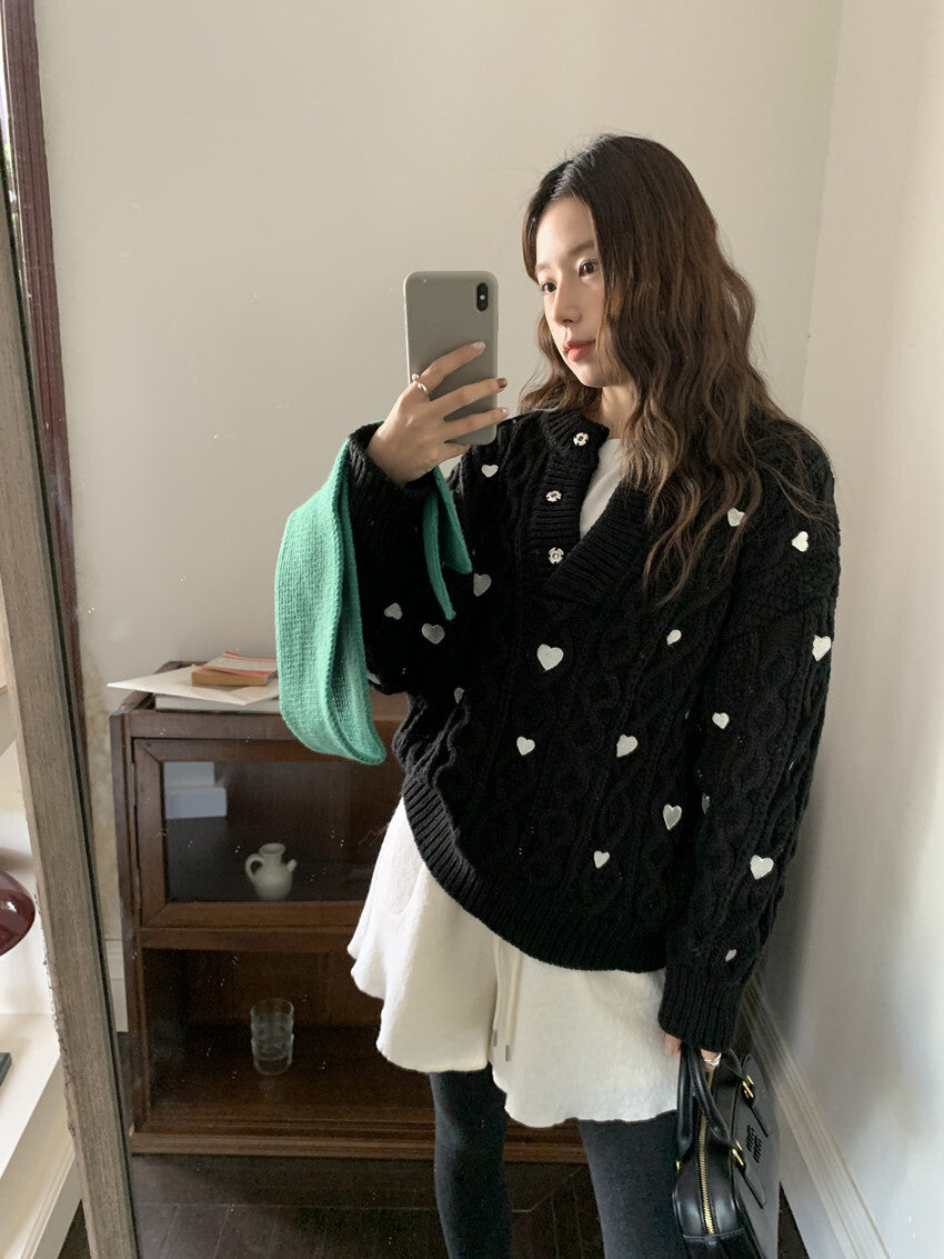 レディース トップス ニット セーター ミディアム 長袖 ヘンリーネック オーバーサイズ フェミニン かわいい 大人可愛い シンプル カジュアル おしゃれ こなれ感 ラフ ガーリー ルーズ 個性的 存在感 キュート ナチュラル ケーブル柄 ハート柄 秋 冬 ママ 通勤 学生 学校 部活 デート お出かけ お泊まり アウトドア 旅行 公園 女子会 休日 ショッピング ライブ カフェ ランチ お家時間 韓国 コーデ 普段使い モテ ゆったり ゆる フリーサイズ ブラック ベージュ ベーシックカラー 大人カラー