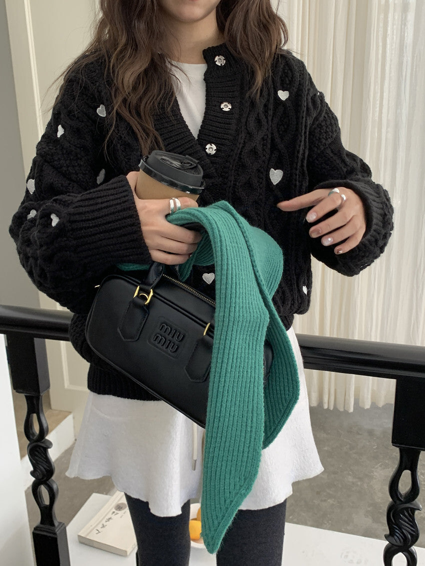 レディース トップス ニット セーター ミディアム 長袖 ヘンリーネック オーバーサイズ フェミニン かわいい 大人可愛い シンプル カジュアル おしゃれ こなれ感 ラフ ガーリー ルーズ 個性的 存在感 キュート ナチュラル ケーブル柄 ハート柄 秋 冬 ママ 通勤 学生 学校 部活 デート お出かけ お泊まり アウトドア 旅行 公園 女子会 休日 ショッピング ライブ カフェ ランチ お家時間 韓国 コーデ 普段使い モテ ゆったり ゆる フリーサイズ ブラック ベージュ ベーシックカラー 大人カラー