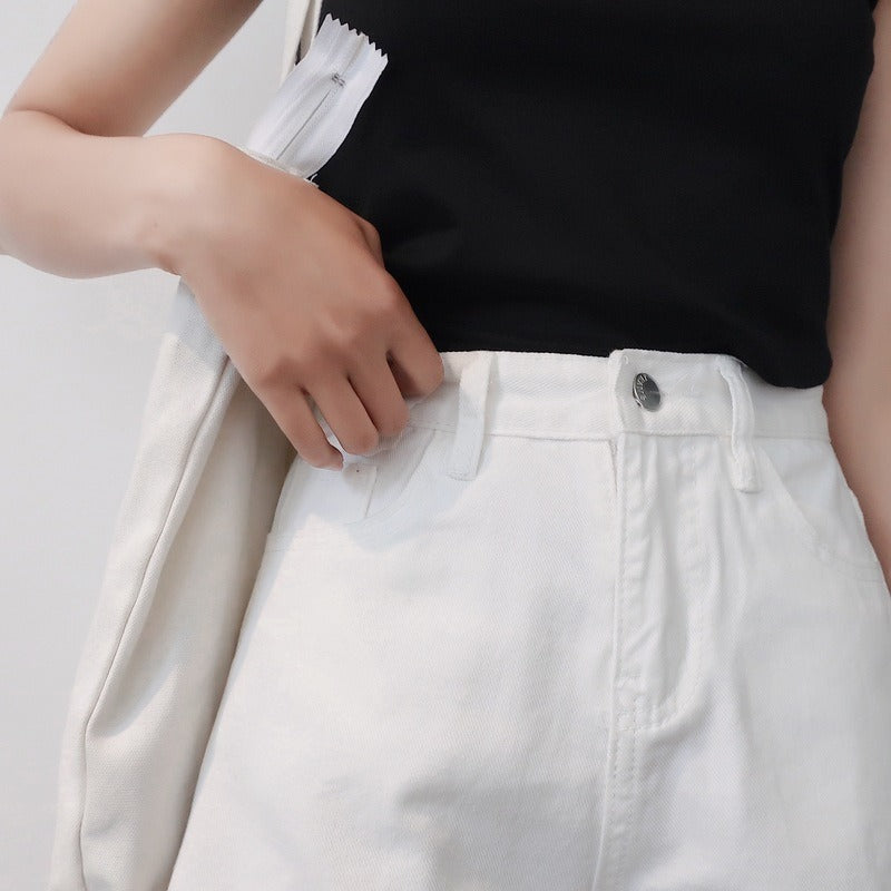 レディース パンツ ボトムス ショートパンツ ワイドパンツ ショート 膝上 スマート フェミニン ポケット ハイウエスト ボタン アメカジ かわいい 大人可愛い きれいめ シンプル カジュアル 上品 おしゃれ こなれ感 ボーイッシュ 抜け感 ベーシック 無地 春 夏 お出かけ お泊まり アウトドア キャンプ リゾート 海 ビーチ 公園 休日 バカンス 高原 ガーデン ショッピング 美脚 脚長 普段使い 着回し 定番 S M L XL 2XL 大きいサイズ 白 ホワイト 黒 ブラック オフホワイト