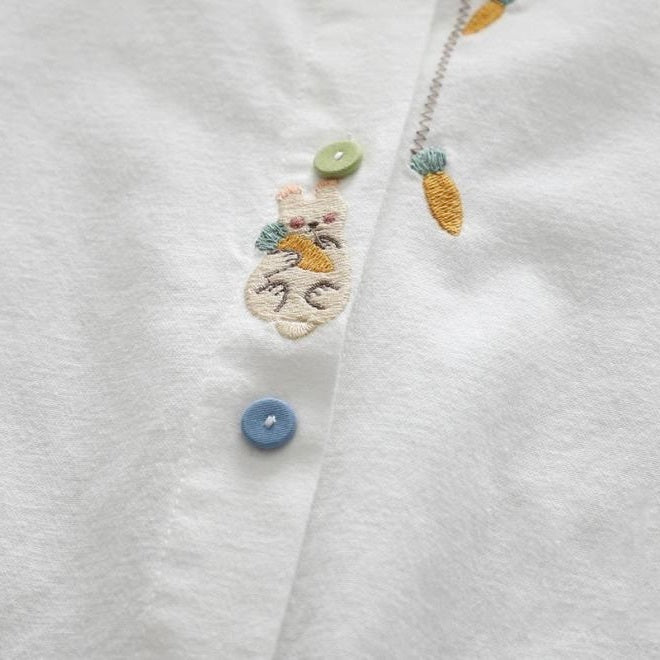 レディース トップス シャツ ブラウス 長袖 襟付き 角襟 丸襟 フェミニン 刺繍 前開き ボタン かわいい 大人可愛い きれいめ おしゃれ レトロ ガーリー ラブリー キュート クラシカル プレッピー アクティブ ロマンティック ナチュラル 無地 花柄 フラワー アニマル柄 キャラクター ワンポイント 春 秋 学生 デート お出かけ カフェ ランチ 重ね着 お揃い 双子 韓国 オルチャン コーデ 普段使い 着回し トレンド S M L XL 2XL 小さいサイズ 大きいサイズ 白 ホワイト クリーム
