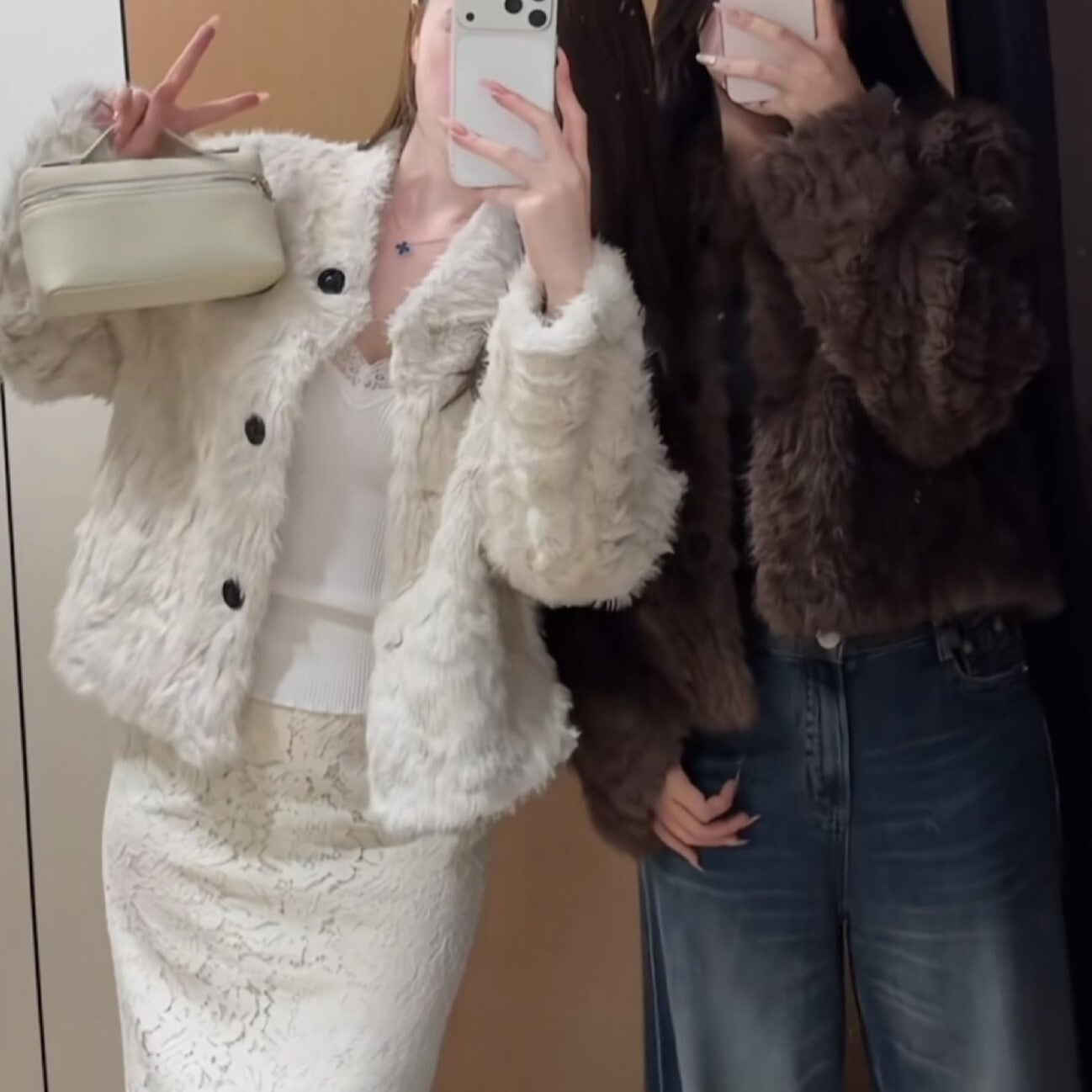 レディース ジャケット アウター 上着 前開き ショート 長袖 Vネック ワイド ストレート もこもこ ふわふわ ボタン ファー フェイクファー 厚手 大人可愛い きれいめ シンプル おしゃれ こなれ感 個性的 クール 主役級 存在感 抜け感 都会的 無地 秋 冬 ロングシーズン ママ 通勤 デート お出かけ 旅行 女子会 ホテル 合コン 韓国 オルチャン 楽ちん 暖かい 防寒 体型カバー 普段使い 着回し モテ トレンド 流行 インスタ映え 定番 S M L クリーム