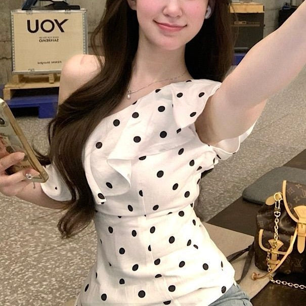 レディース トップス カットソー プルオーバー Tシャツ フリル袖 ワンショルダー タイト スリム 細身 フリル かわいい 大人可愛い シンプル おしゃれ こなれ感 ガーリー 抜け感 ラブリー キュート アクティブ ロマンティック ナチュラル ドット柄 水玉 夏 デート お出かけ イベント リゾート レストラン ビーチ 女子会 休日 バカンス ショッピング カフェ モノトーン ランチ 普段使い 着回し モテ 清楚 トレンド 流行 インスタ映え S M L XL 小さいサイズ 大きいサイズ 白 ホワイト