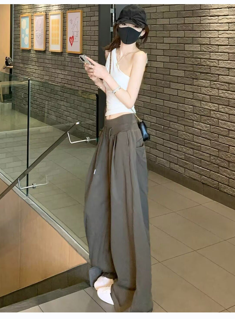 レディース パンツ ボトムス ロングパンツ ワイドパンツ ロング ワイド ストレート 裾ワイド ポケット ハイウエスト ウエストゴム 薄手 大人可愛い おしゃれ かっこいい エキゾチック こなれ感 ラフ ボーイッシュ 個性的 主役級 存在感 ロゴ 春 夏 秋 冬 オールシーズン ママ デート お出かけ お泊まり 旅行 ジム 公園 女子会 韓国 オルチャン 楽ちん 体型カバー 普段使い インスタ映え S M L XL 大きいサイズ ゆったり ゆる 黒 ブラック グレー ライトグレー