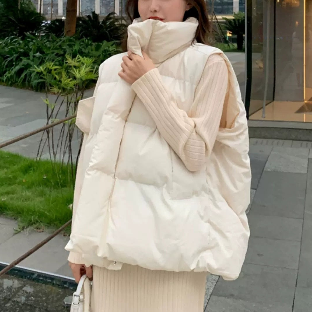 アウター ベスト ダウンベスト ハイネック 前開き ボタン ポケット ミディアム丈 中綿 かわいい 可愛い 大人可愛い きれいめ シンプル レトロ おしゃれ かっこいい カジュアル こなれ感 個性的 ラフ 魅力的 主役級 存在感 抜け感 冬 ベーシック ナチュラル キュート 無地 女性用 レディース ママ マタニティ OL 通勤 学生 通学 デート お出かけ 旅行 休日 アウトドア カフェ ショッピング 普段使い デイリー 着回し S M L XL トレンド モテ 暖かい ゆったり オーバーサイズ