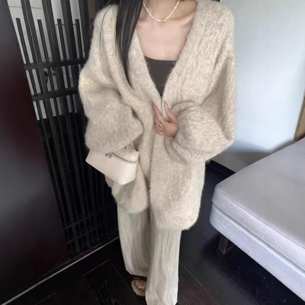 レディース トップス カーディガン ゆったり ゆったりカーディガン ニュアンスカラー ルーズ ルーズシルエット ロングカーディガン 大人カジュアル 長袖 ボリューム袖 ドロップショルダー 萌袖 バルーン袖 Vネック ワイド フェミニン ふわふわ 前開き ウール ポリエステル かわいい 大人可愛い シンプル カジュアル おしゃれ こなれ感 ラフ ガーリー 主役級 存在感 抜け感 ナチュラル 秋 冬 デート お出かけ 女子会 休日 ショッピング カフェ お家時間 重ね着 普段使い 着回し レイヤード