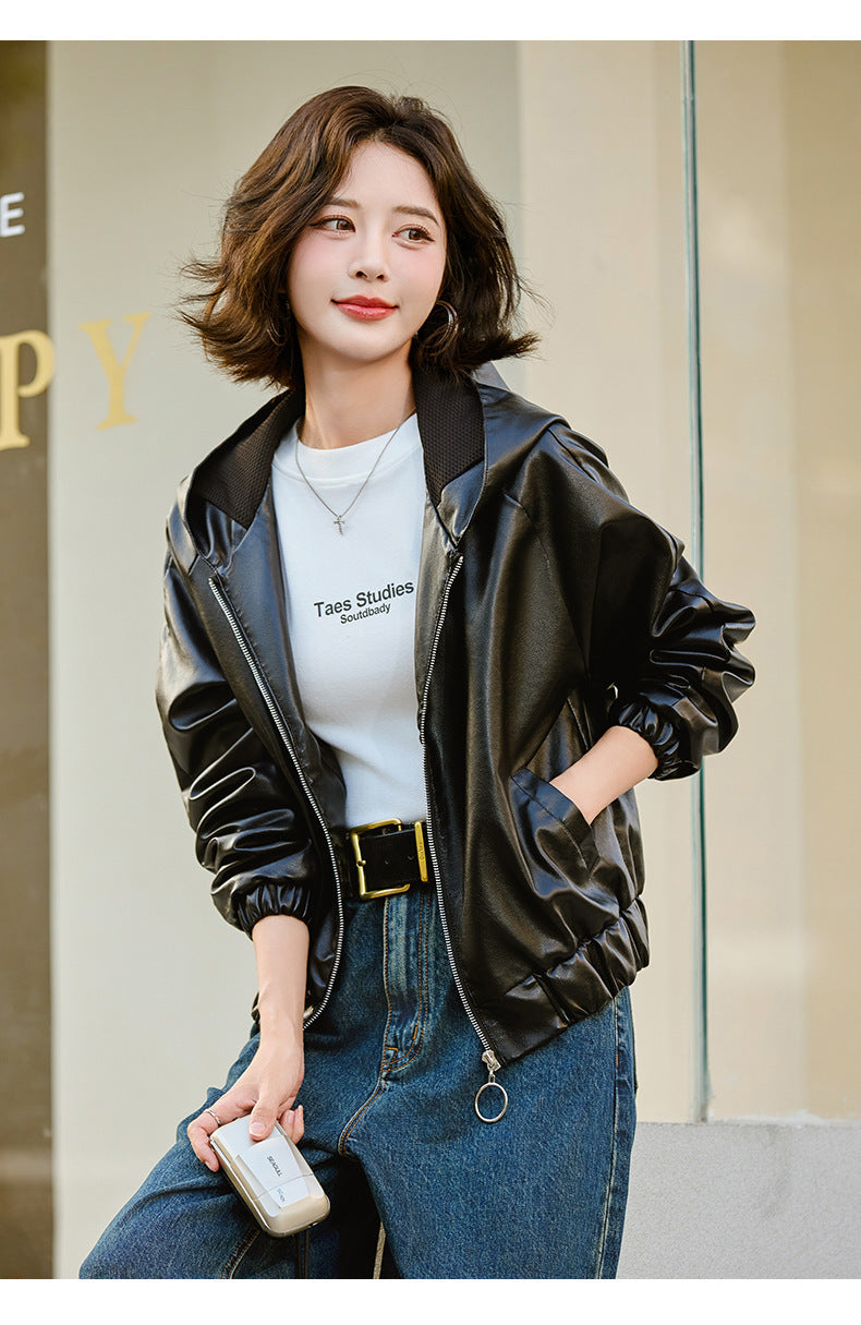 レディース トップス ジャケット 羽織 前開き レザージャケット ショート 長袖 フード スリム ストレート Iライン ファスナー ポケット 2way レザー フェイクレザー きれいめ 上品 おしゃれ こなれ感 個性的 クール エレガント 主役級 存在感 無地 春 秋 謝恩会 ロングシーズン ママ 通勤 デート お出かけ パーティー イベント 旅行 女子会 韓国 オルチャン 体型カバー 普段使い レイヤード インスタ映え M L XL 2XL 3XL 4XL 大きいサイズ 黒 ブラック 茶色 ブラウン