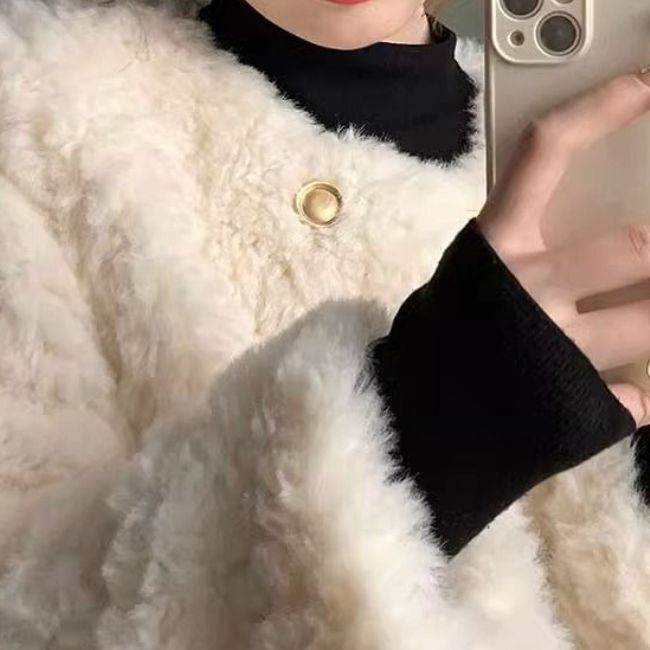 レディース アウター 上着 ファー ボアジャケット フェミニン もこもこ かわいい 大人可愛い シンプル カジュアル おしゃれ こなれ感 ラフ ガーリー とろみ感 抜け感 ラブリー キュート 都会的 ラグジュアリー 無地 秋 冬 通勤 通学 デート お出かけ パーティー レストラン 公園 女子会 休日 ホテル ショッピング カフェ 重ね着 韓国 オルチャン コーデ 楽ちん 体型カバー プチプラ 普段使い 着回し モテ トレンド 流行 インスタ映え 定番 S M L ホワイト 大人カラー 秋カラー