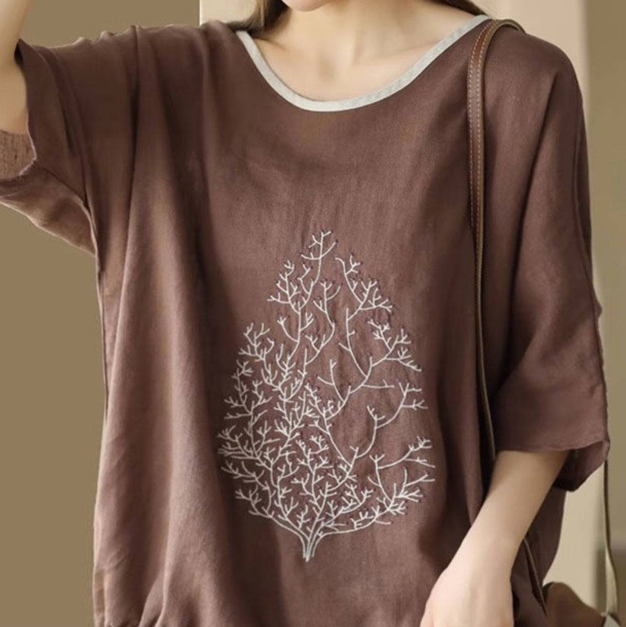 レディース トップス カットソー プルオーバー パイピング Tシャツ 半袖 ラウンドネック ストリート ハイウエスト ドロスト リネン 綿 コットン 麻 かわいい 大人可愛い きれいめ シンプル カジュアル おしゃれ レトロ プレッピー アクティブ ナチュラル リーフ ボタニカル 夏 お出かけ イベント リゾート 旅行 公園 女子会 休日 楽ちん 普段使い 着回し M L XL 2XL 3XL 4XL 小さいサイズ 大きいサイズ ビッグ ゆったり ゆる 茶色 ブラウン オフホワイト ベージュ オレンジ