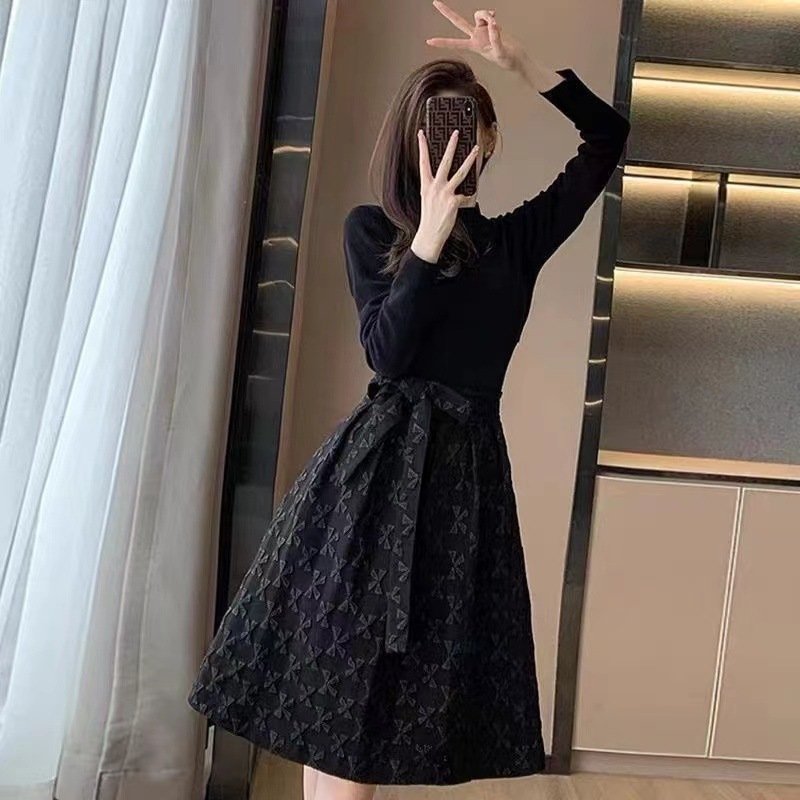 ドレス 長袖 無地 秋 黒 シンプル 上品 Aライン ポリエステル